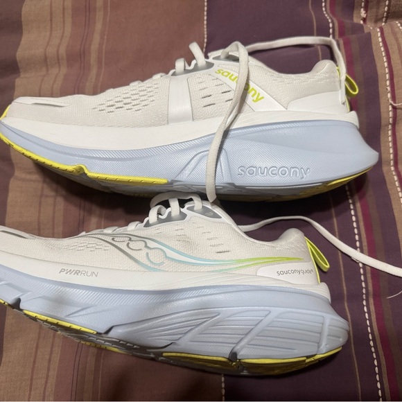 Saucony White and Yellow Athletic Shoes with Cushioned Sole - Picture 4 of 5